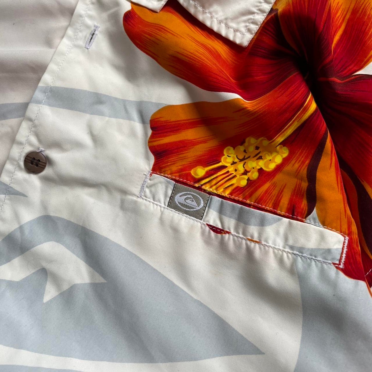 Quiksilver surf hawaii style shirt