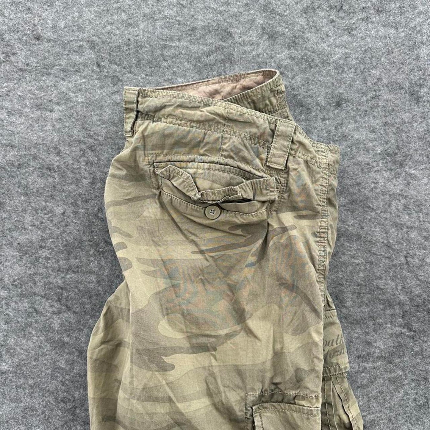 Y2k camo cargo shorts size