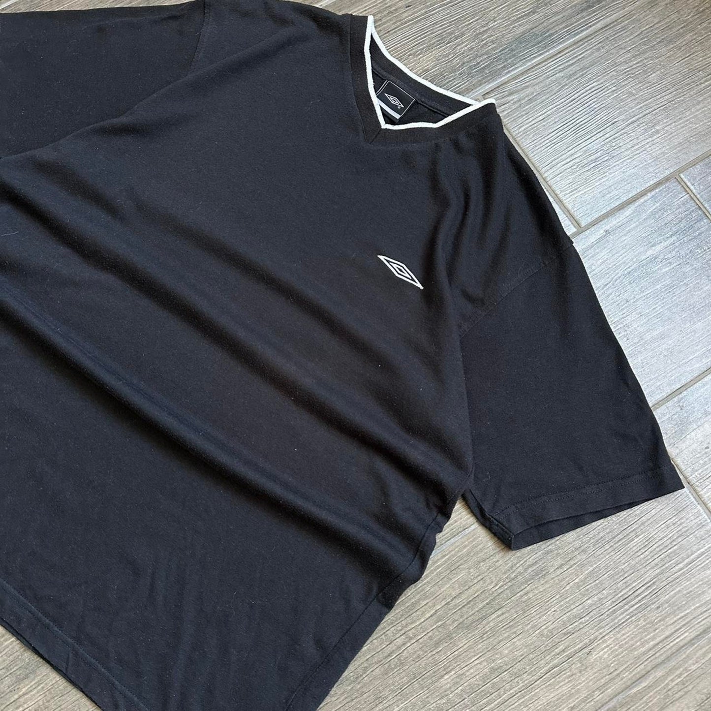 Umbro black v neck t