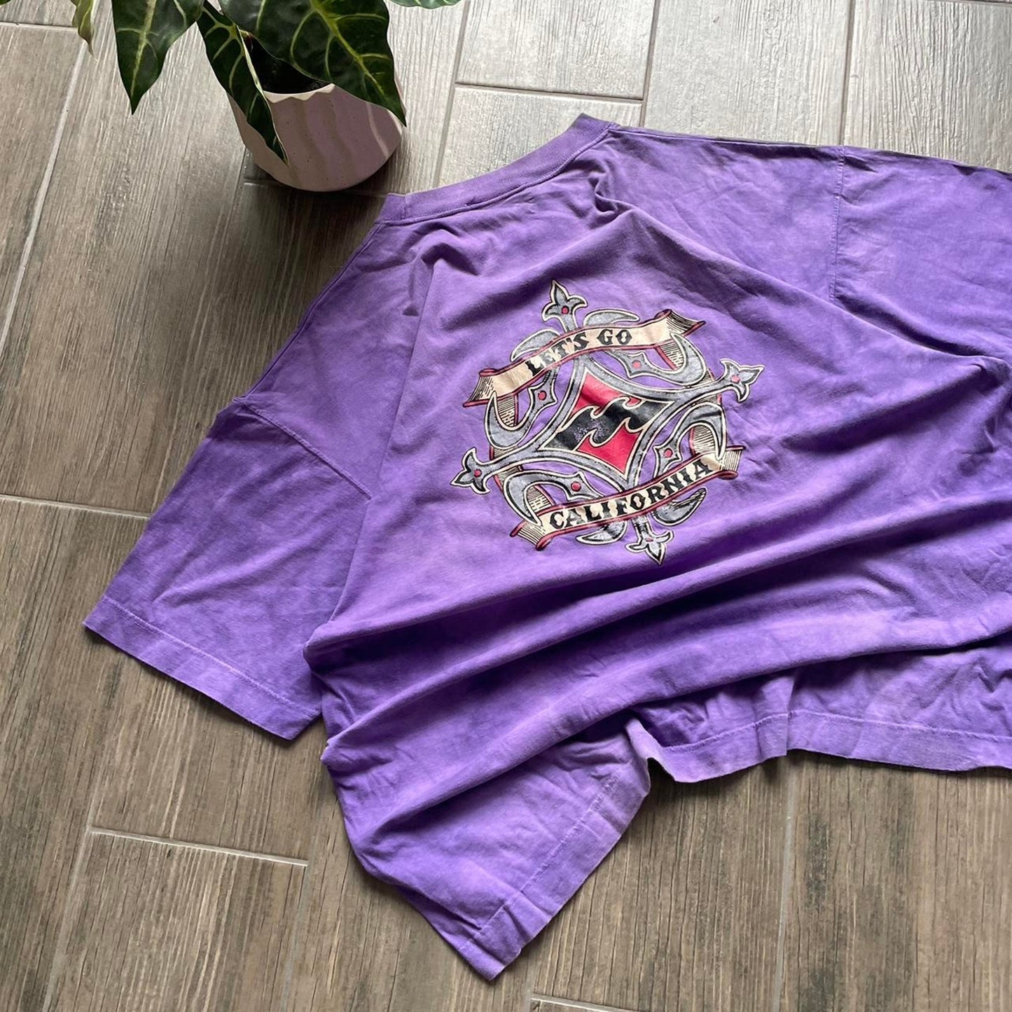 Billabong style 90s baggy tee