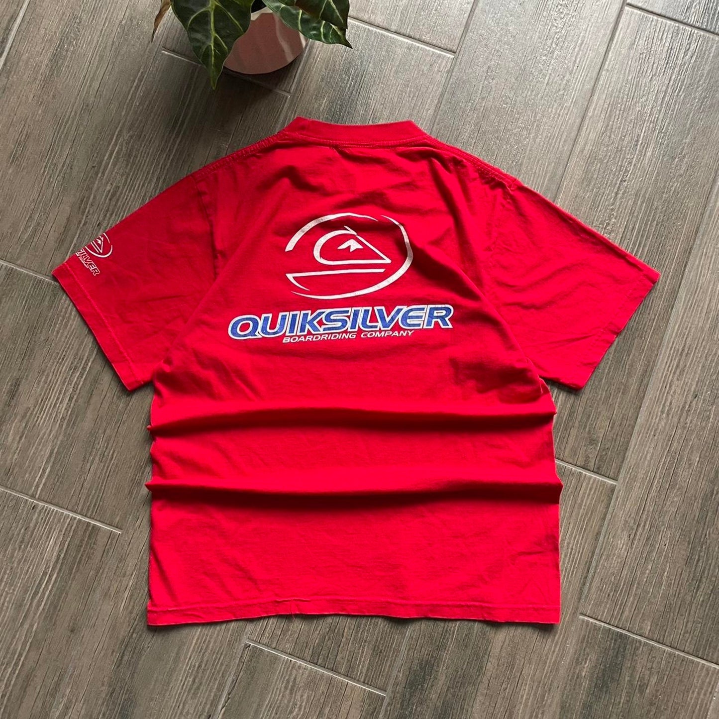 Quiksilver y2k big logo surf vintage S-M tee