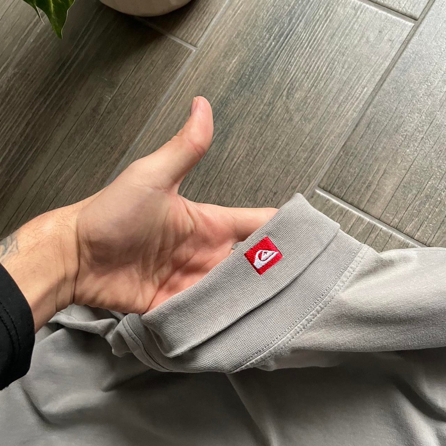 Quiksilver grey surf vintage golf tee