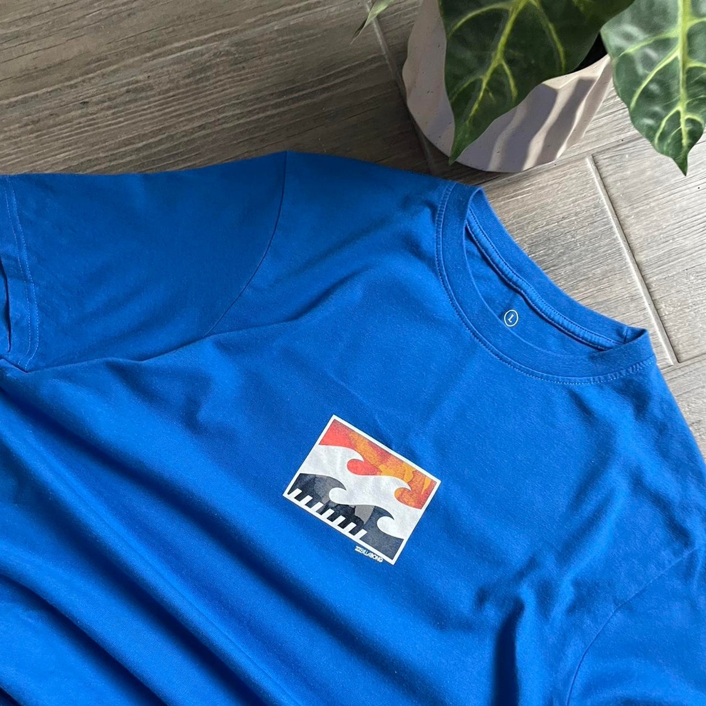 Billabong blue y2k tee