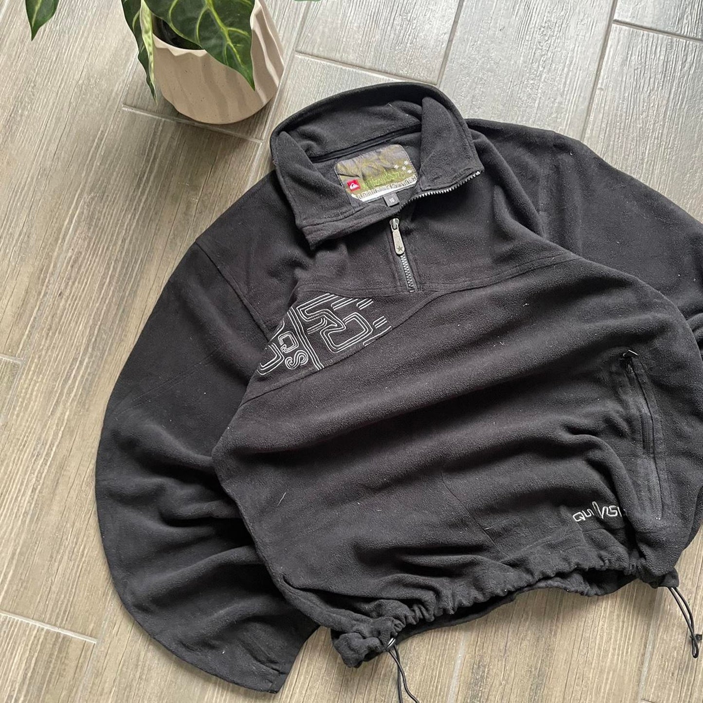 Quiksilver black y2k fleece jumper