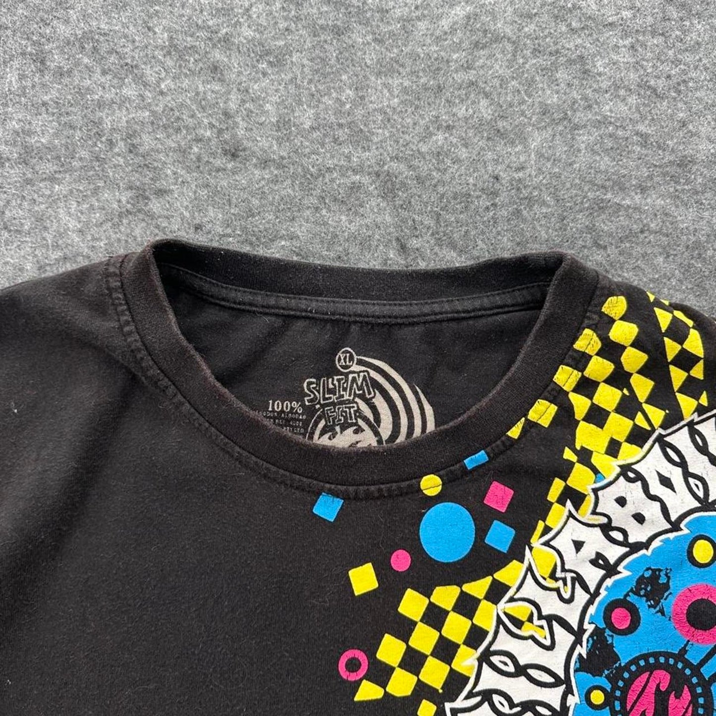 Black billabong graphic tee with