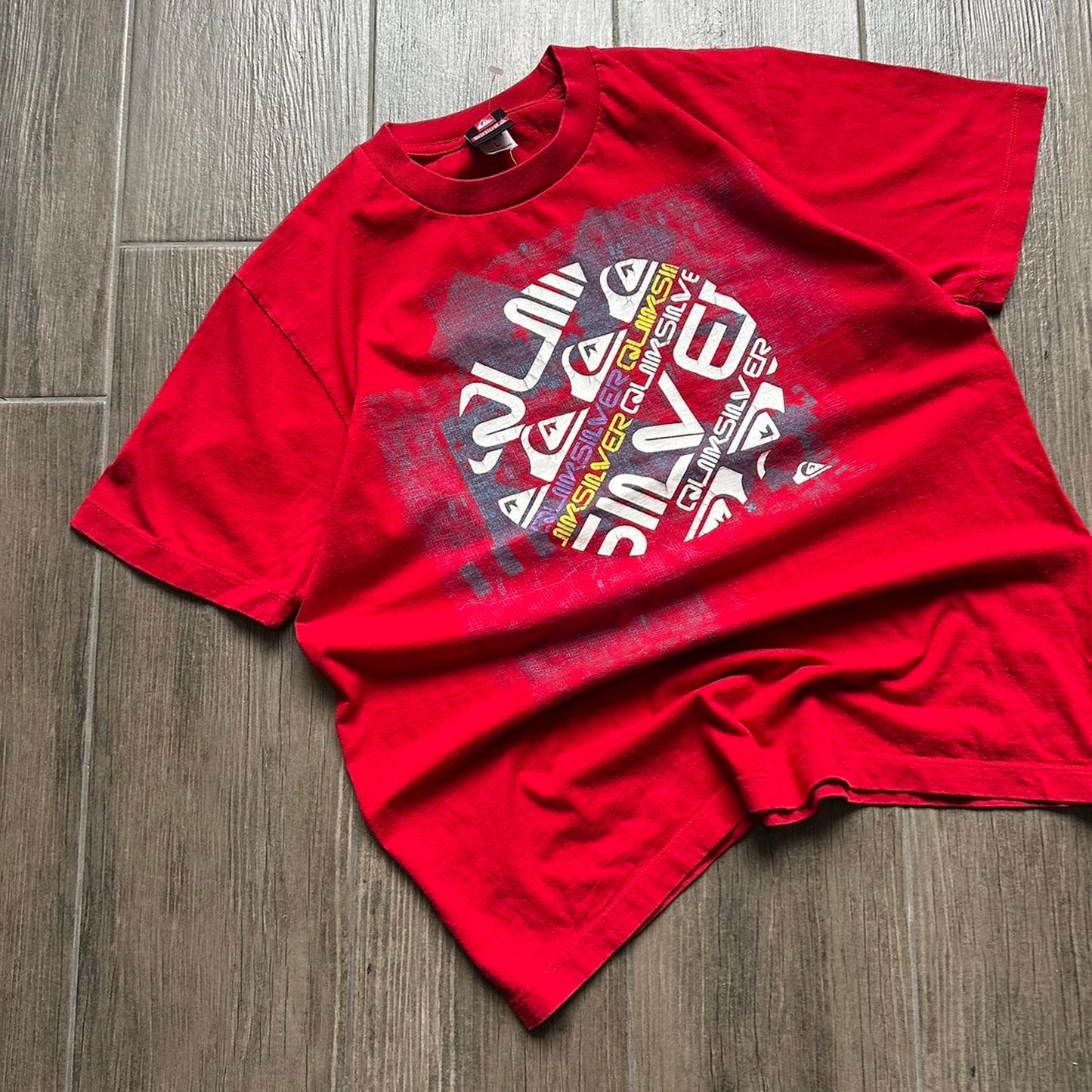 Quiksilver y2k vintage red baggy M tee