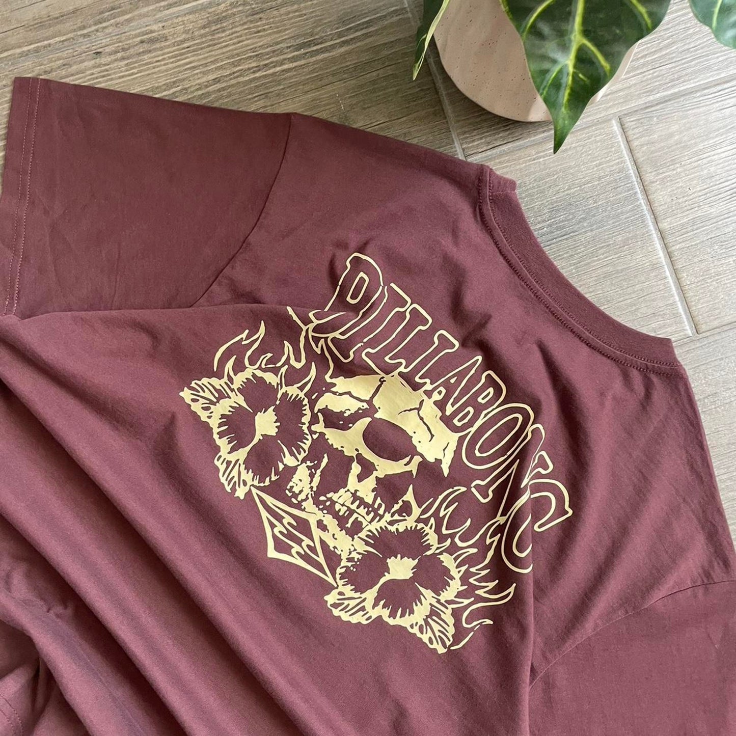 Billabong y2k surf baggy tee