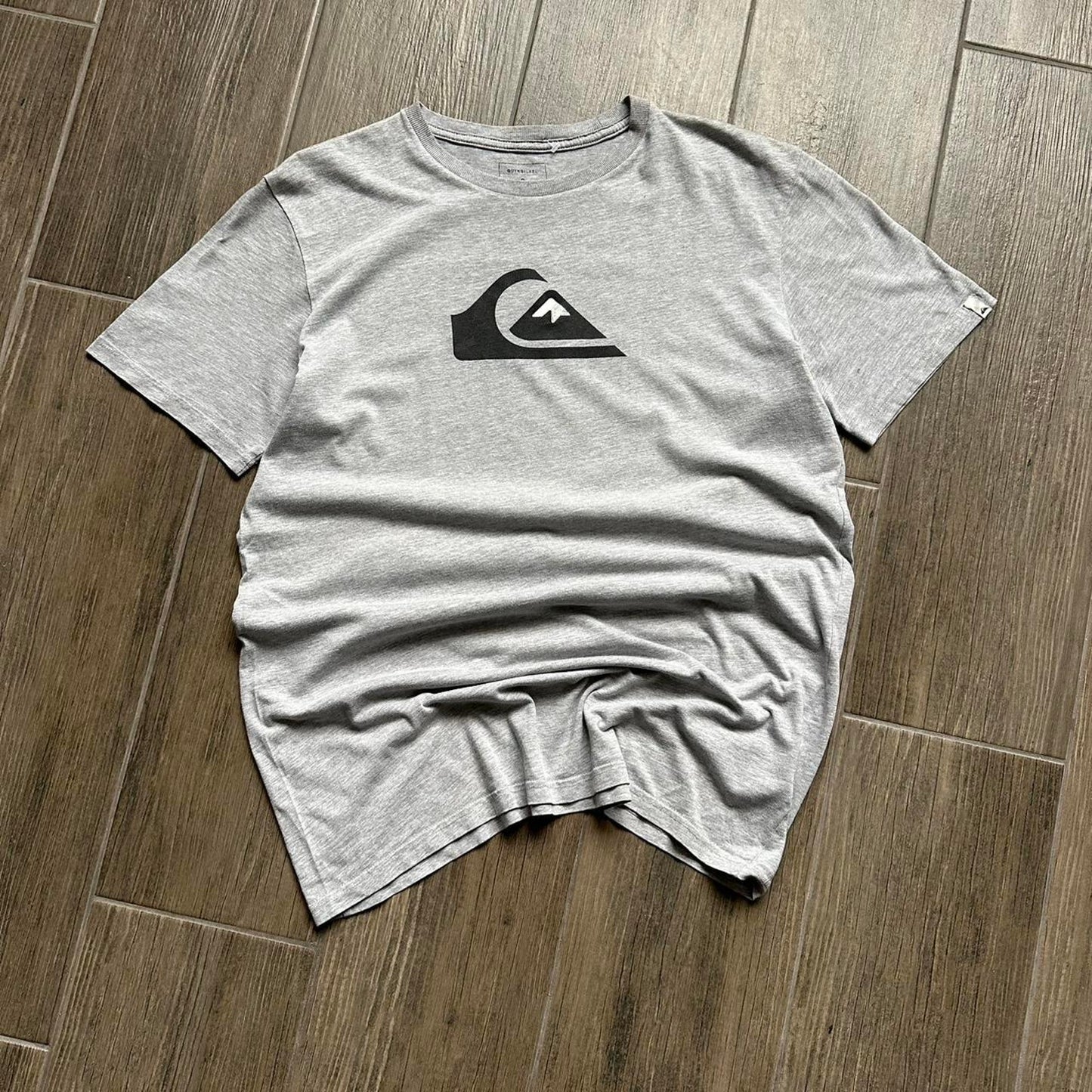 Quiksilver grey t shirt with black