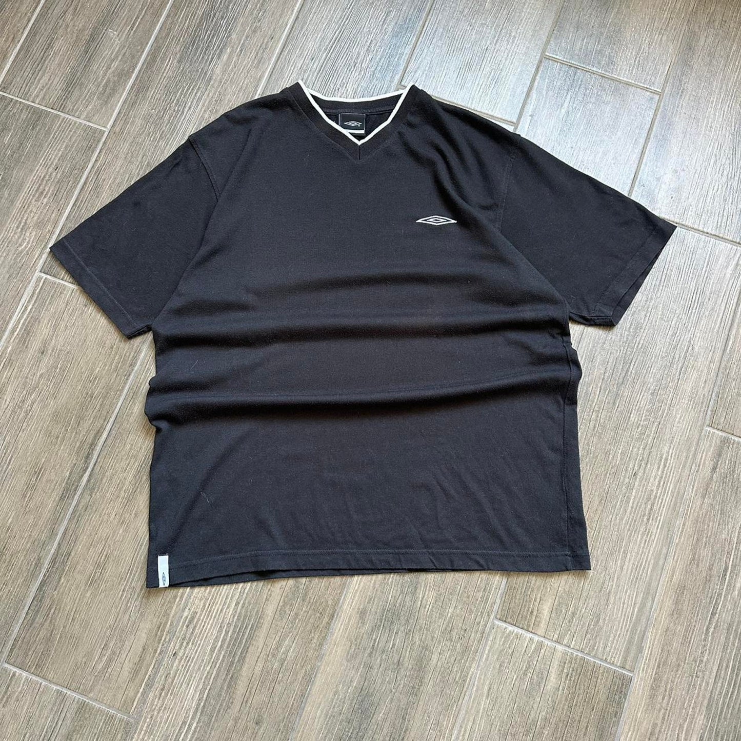 Umbro black v neck t