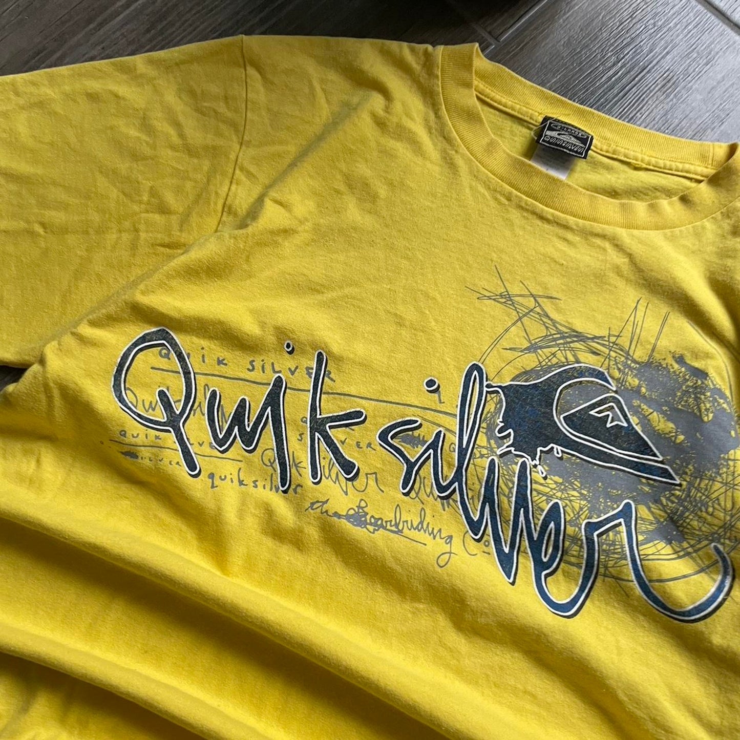 Quiksilver y2k big logo surf vintage S-M tee