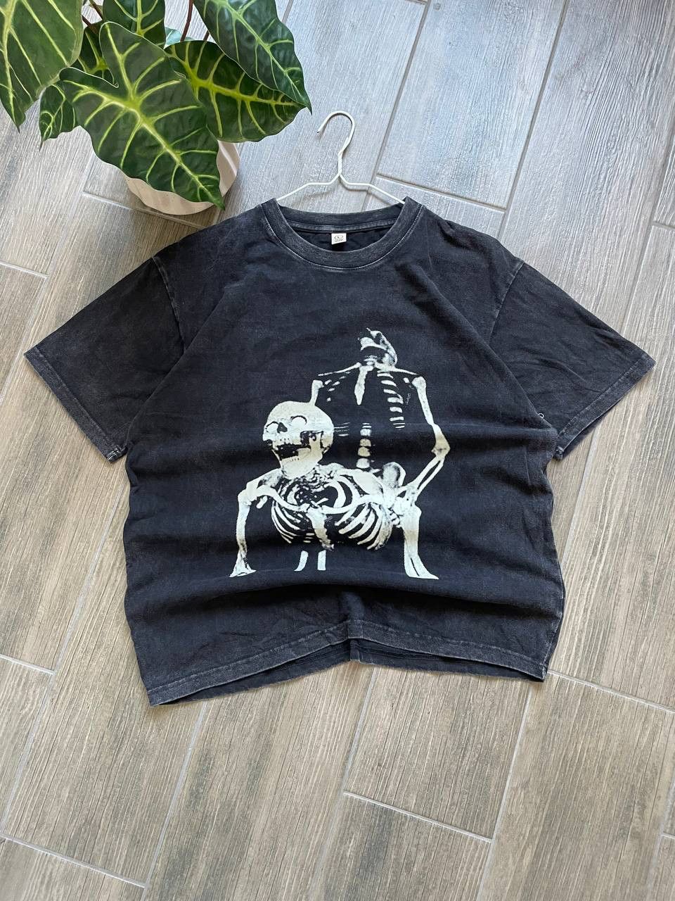 Skeleton Fun Graphic Print Fade Style T-Shirt