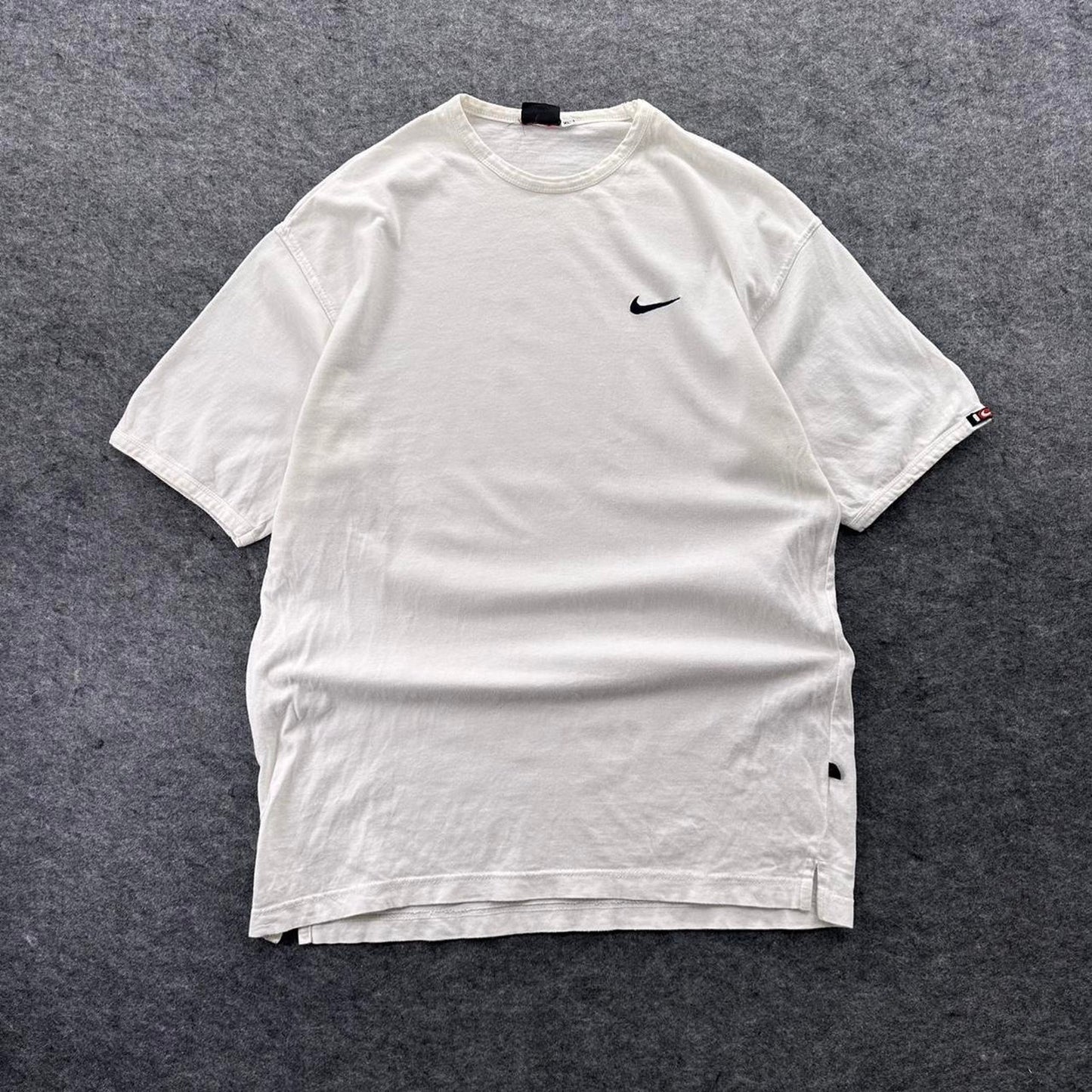 Y2k nike white t shirt