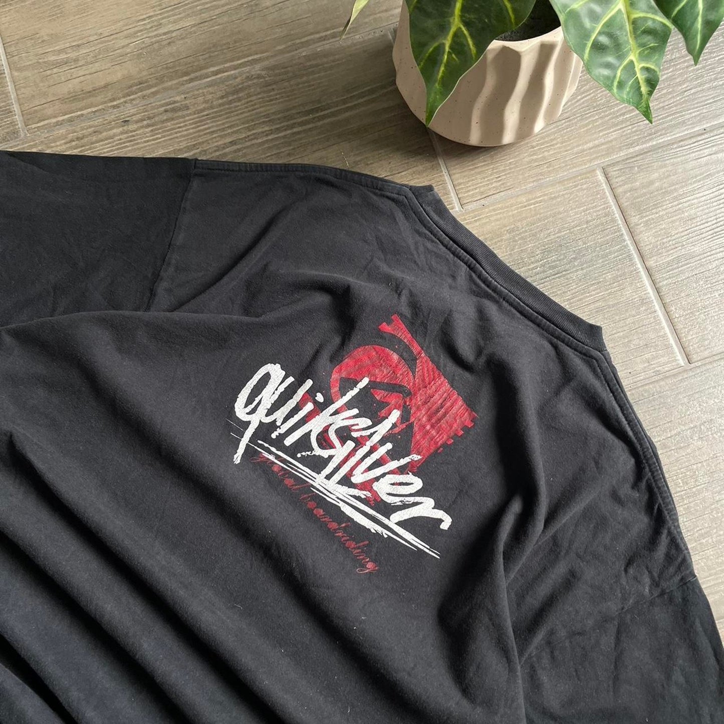 Quiksilver black baggy vintage tee