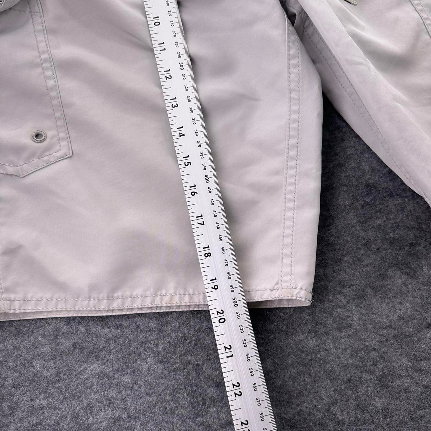 Quiksilver white board shorts with