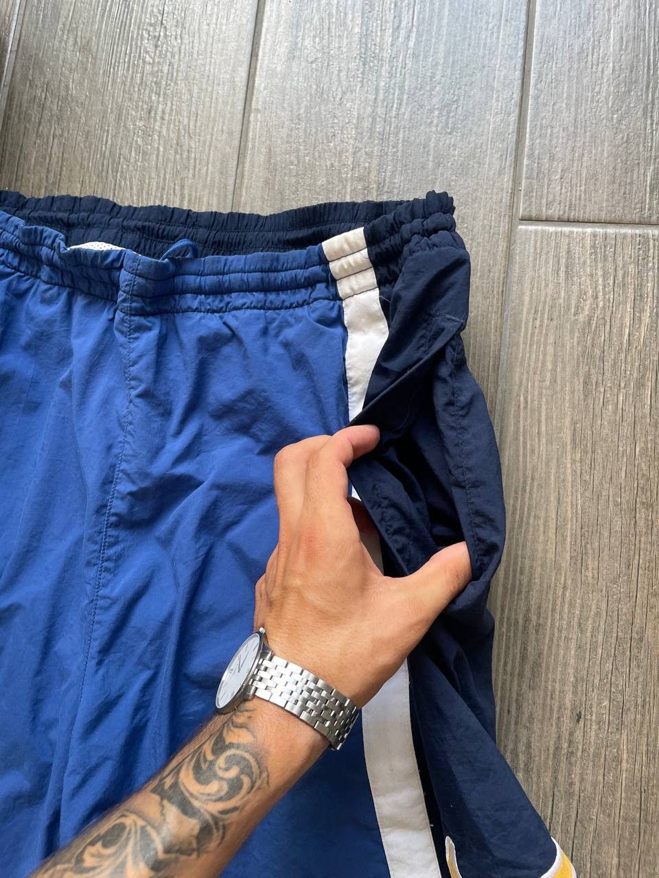 Nike big swoosh navy 90s baggy shorts