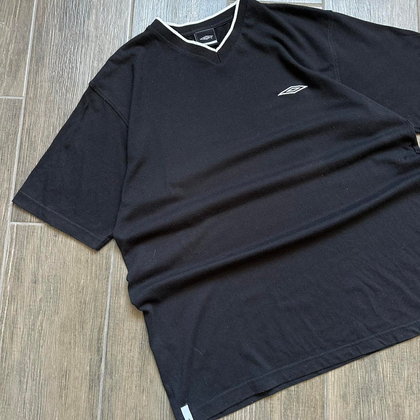 Umbro black v neck t