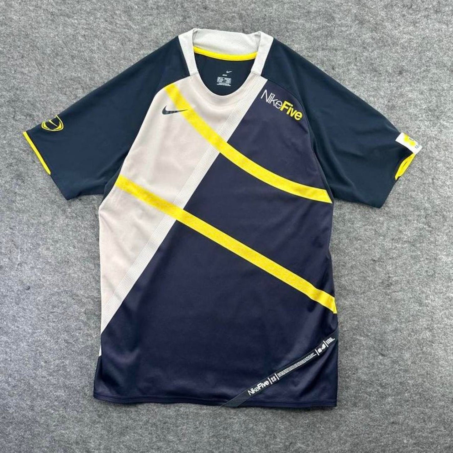 Nike five 2000s jersey tee