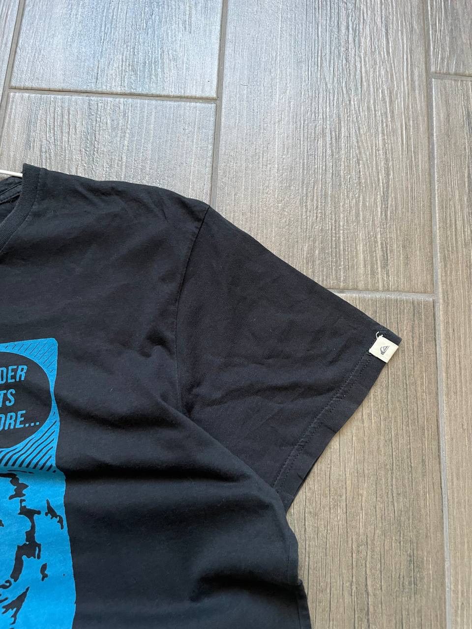 Quiksilver black y2k surf vintage t-shirt