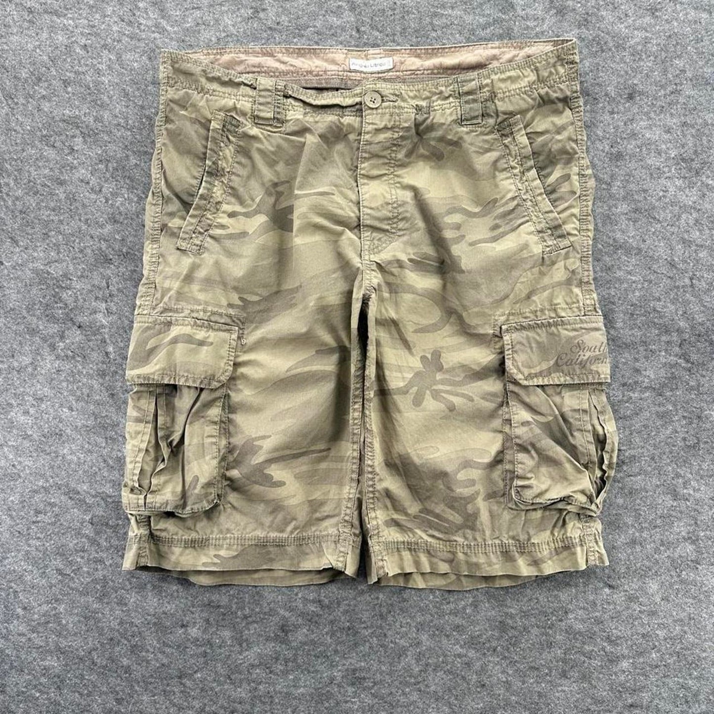 Y2k camo cargo shorts size