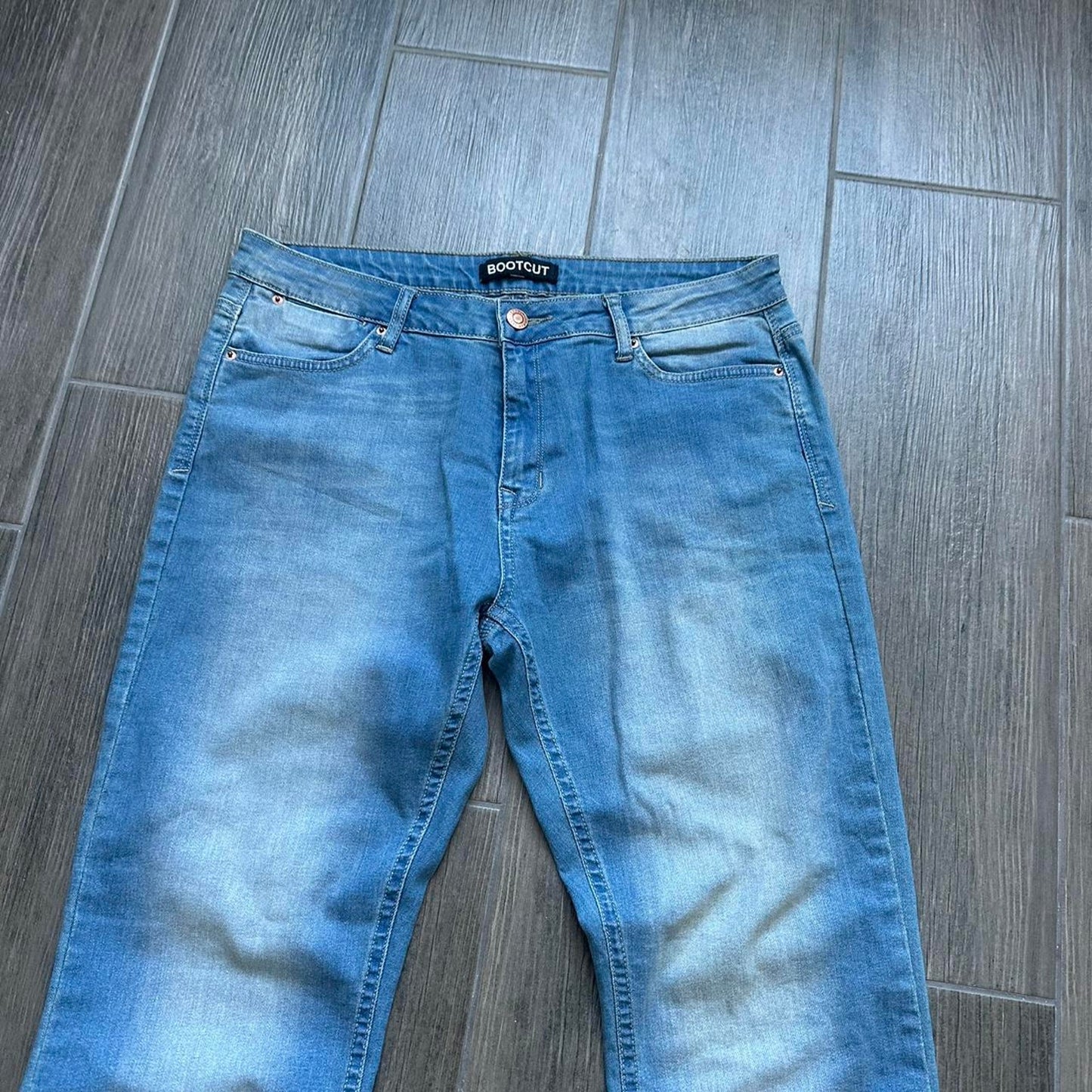 Y2k distressed blue jeans