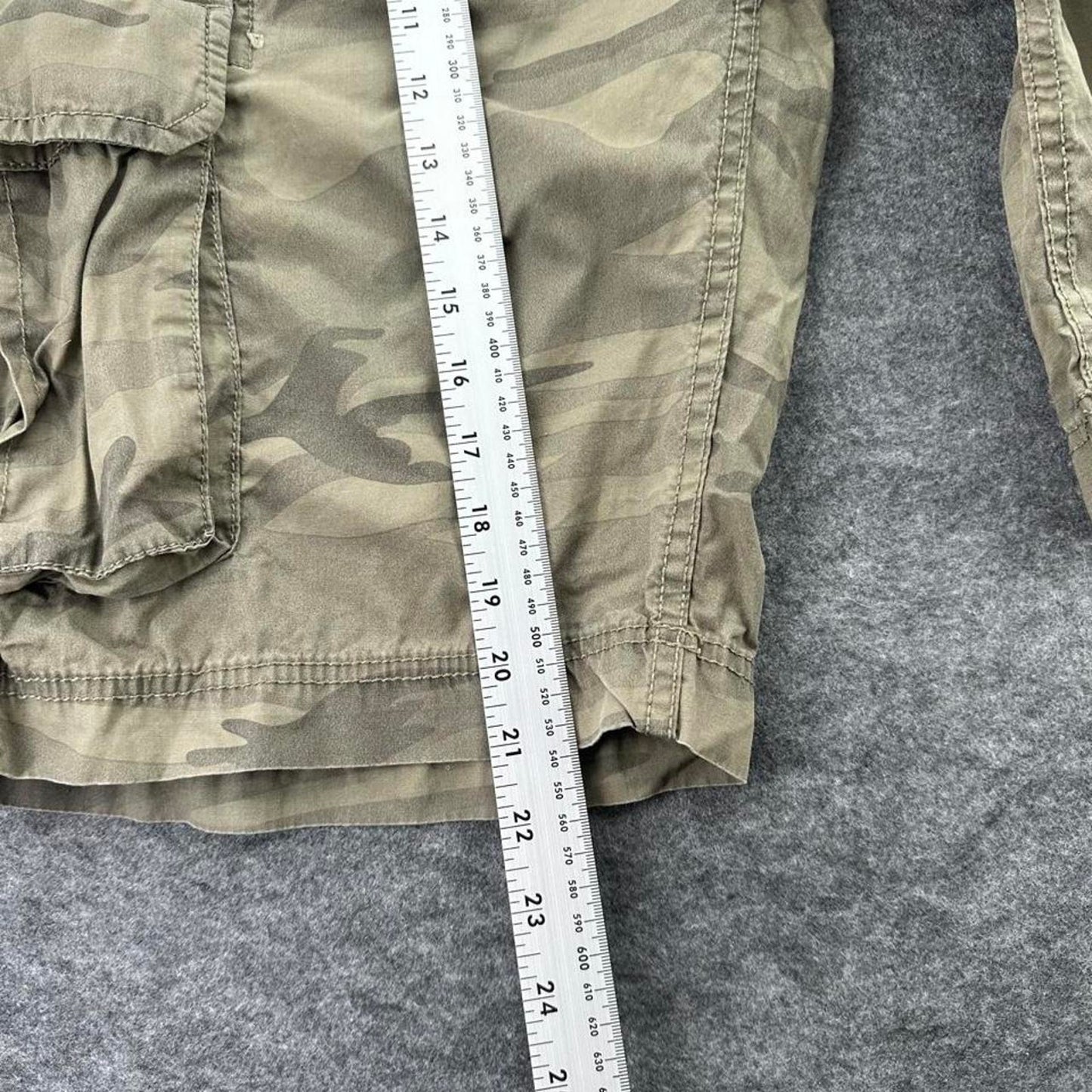 Y2k camo cargo shorts size