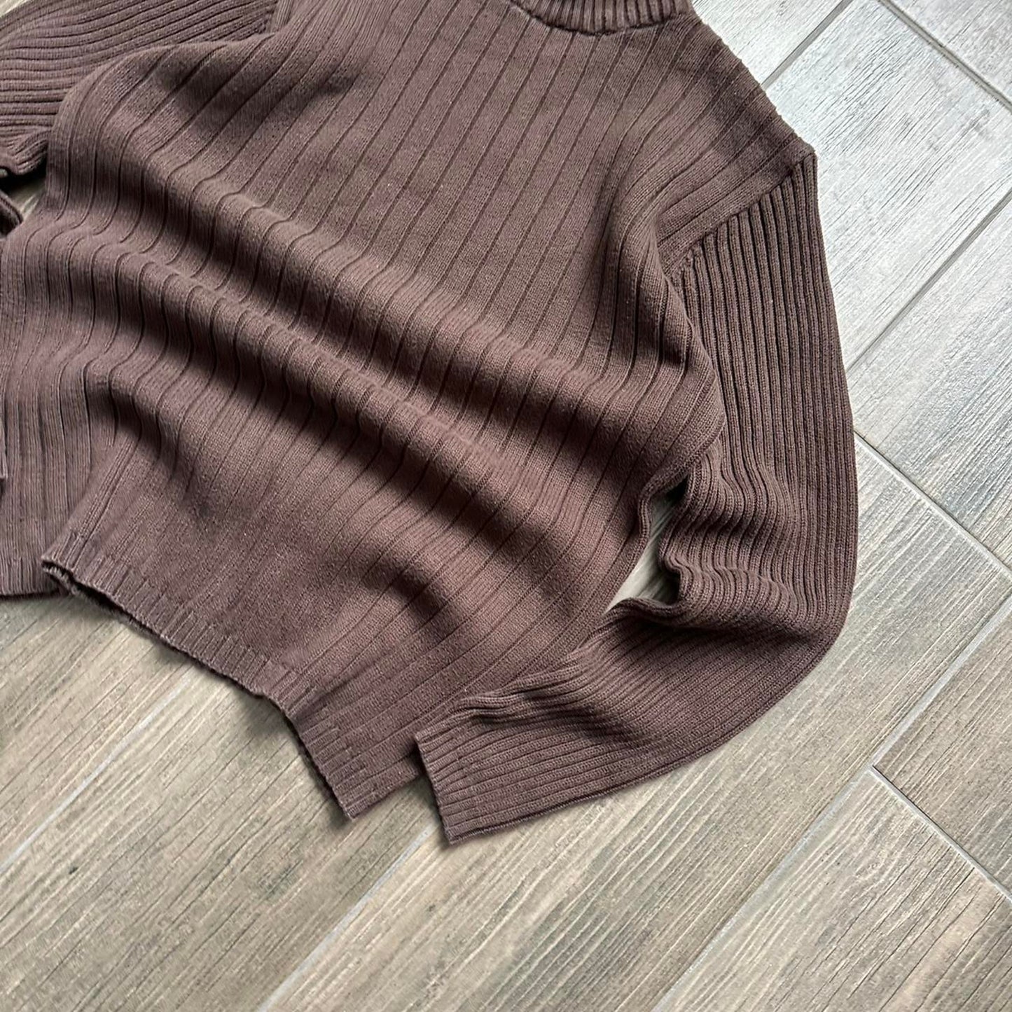 Brown ribber turtleneck sweater