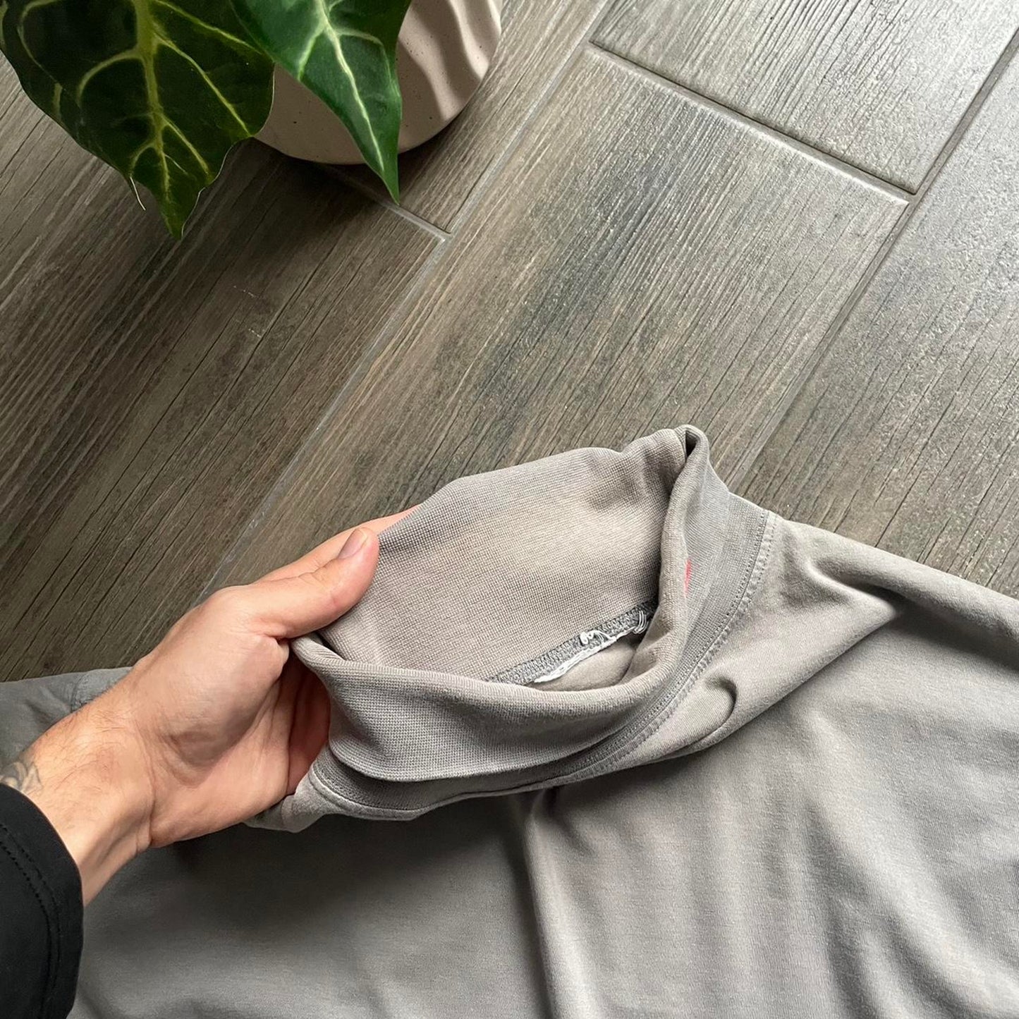 Quiksilver grey surf vintage golf tee