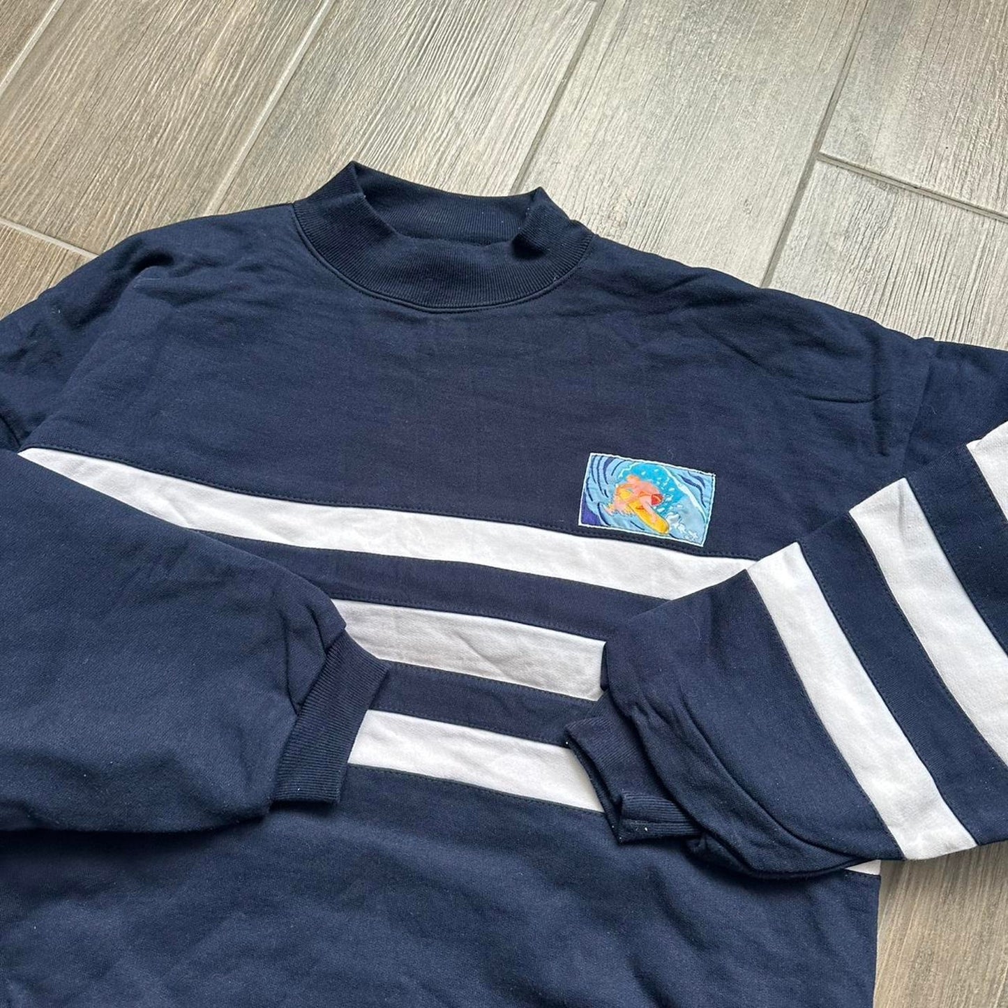 Vintage surf style 90s sweatshirt