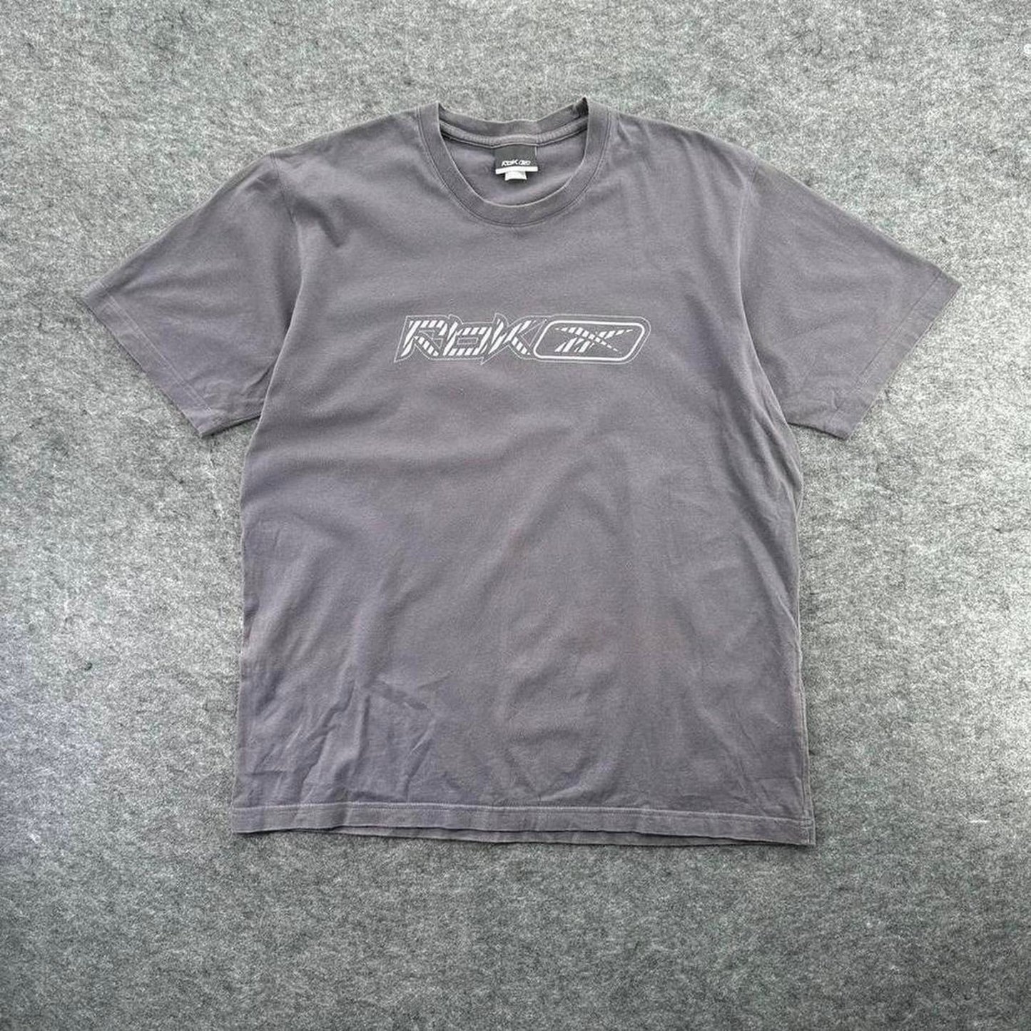 Y2k reebok gray t shirt with