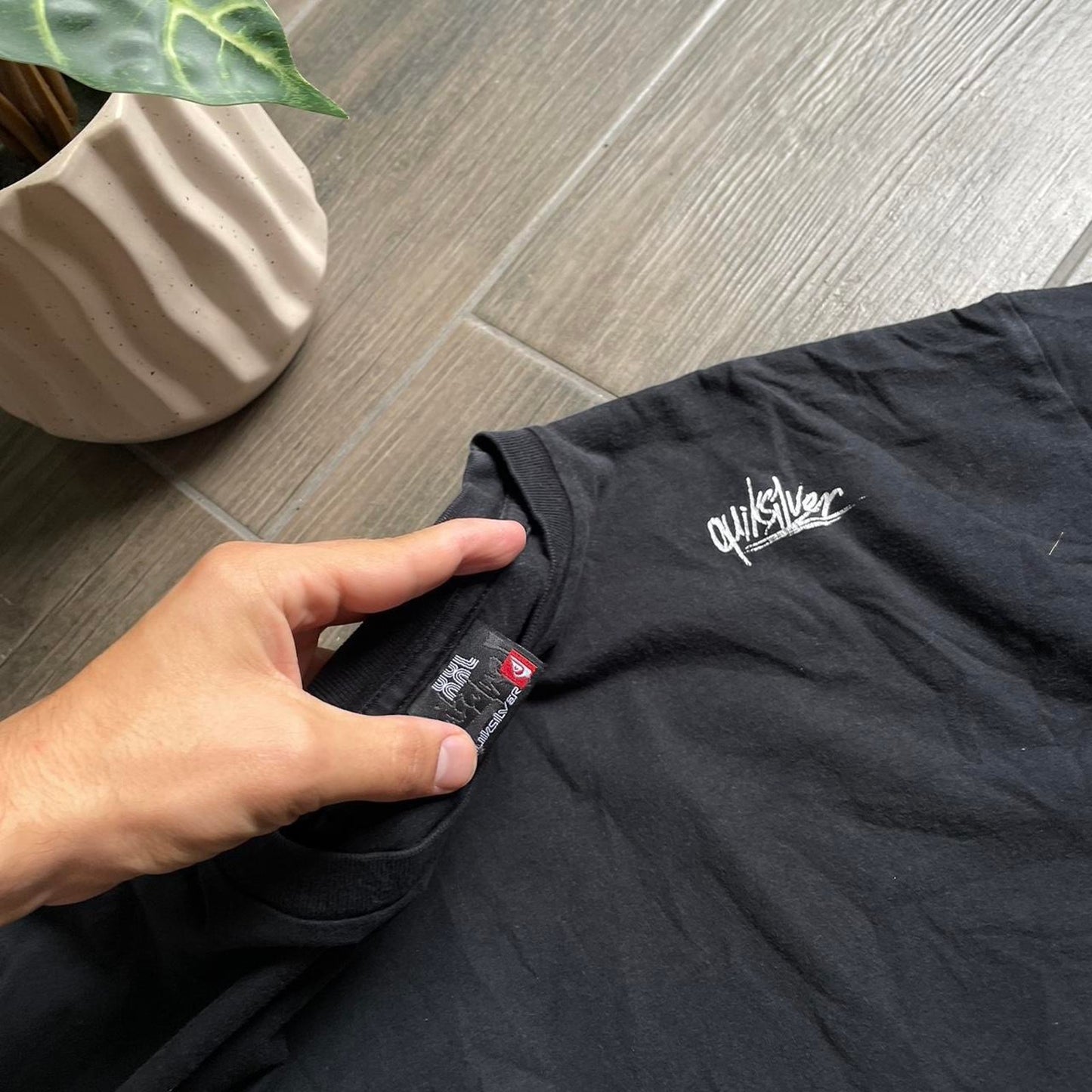 Quiksilver black baggy vintage tee