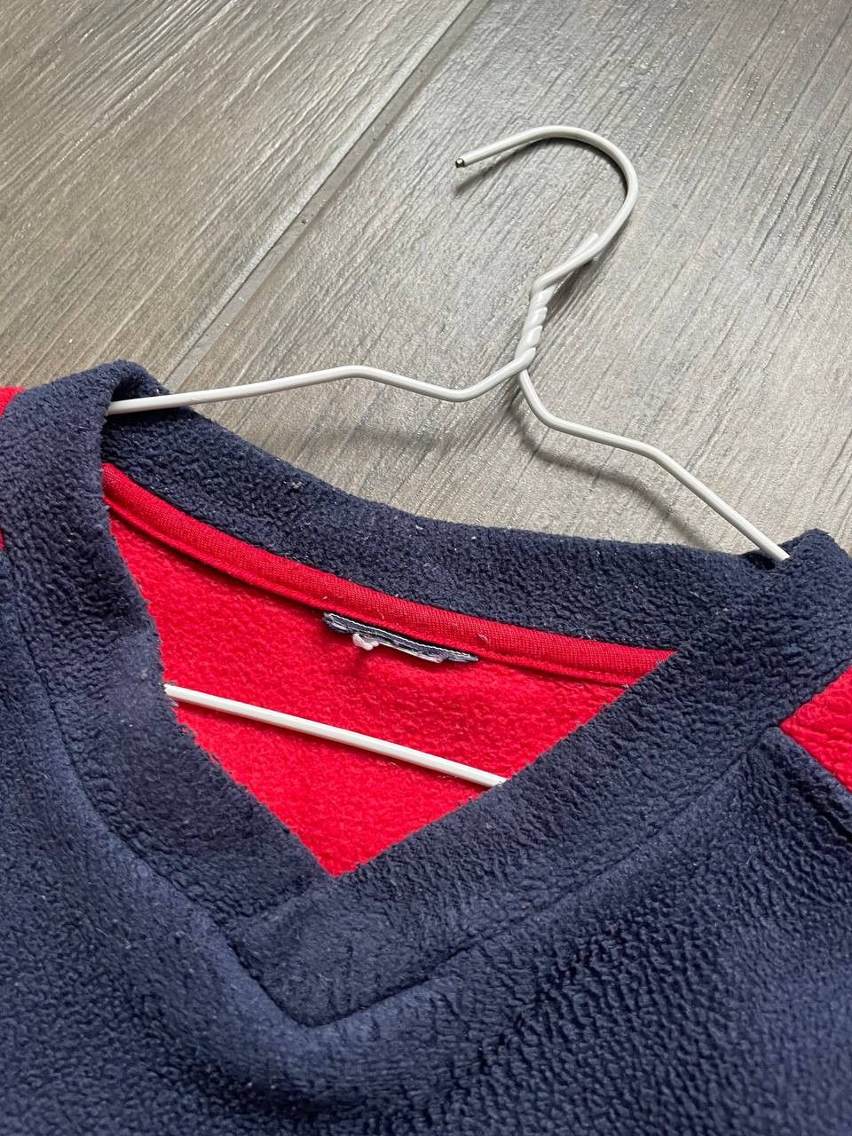 Umbro v neck vintage fleece sweatshirt