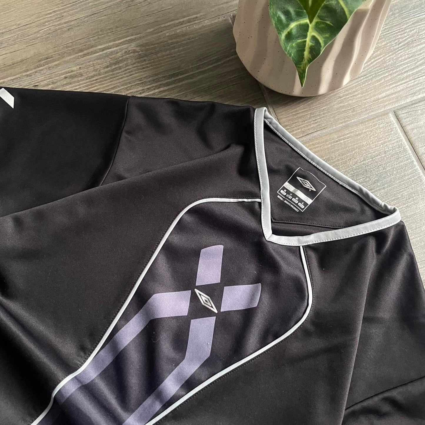 Umbro black jersey vintage baggy y2k streetwear M tee