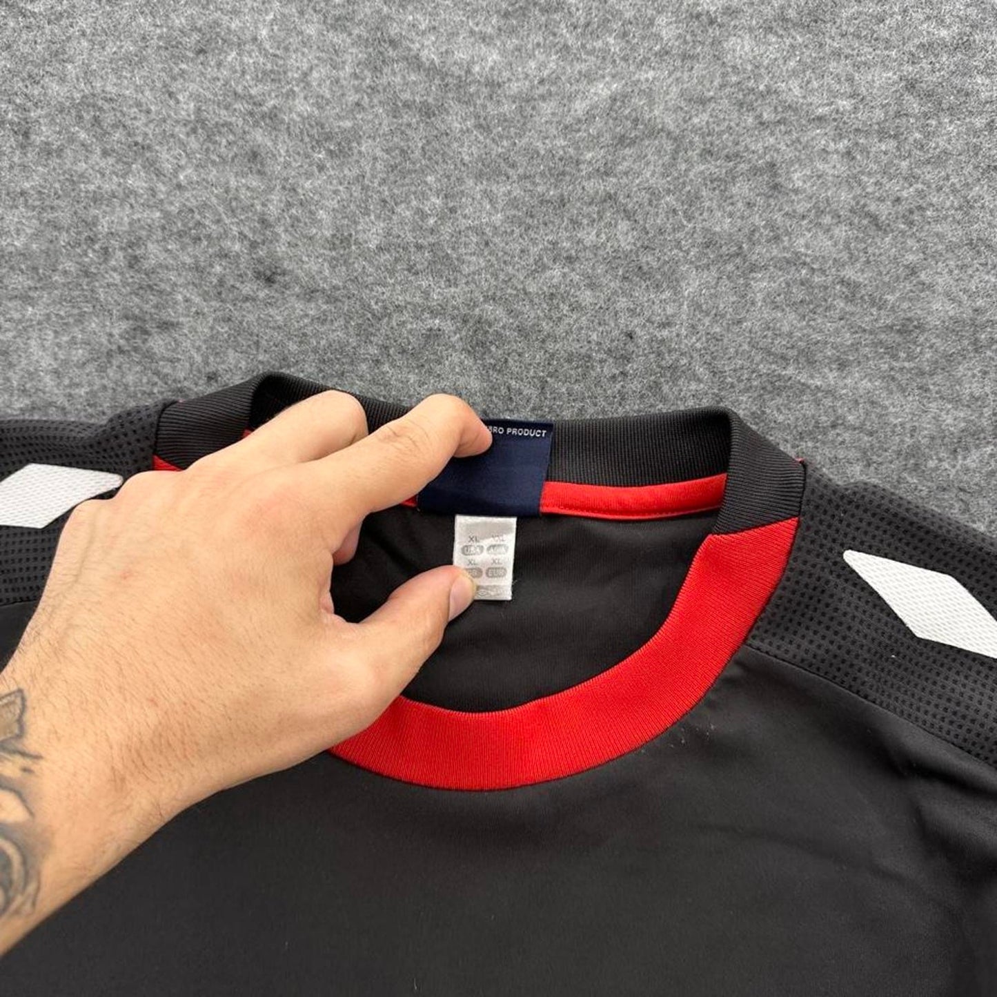 Umbro black red sportswear