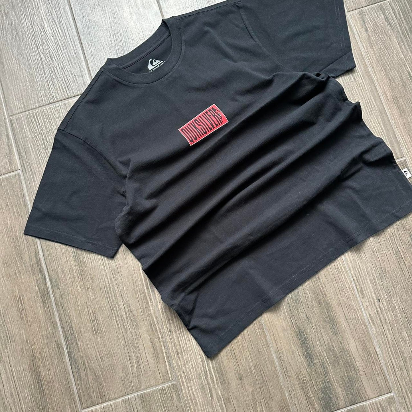Quiksilver black surf tee