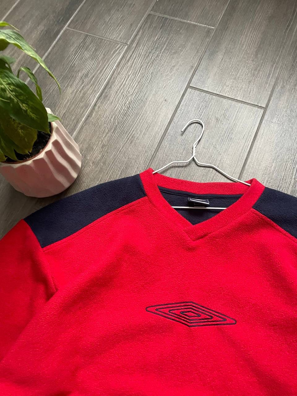 Umbro red fleece v neck sweatshirt