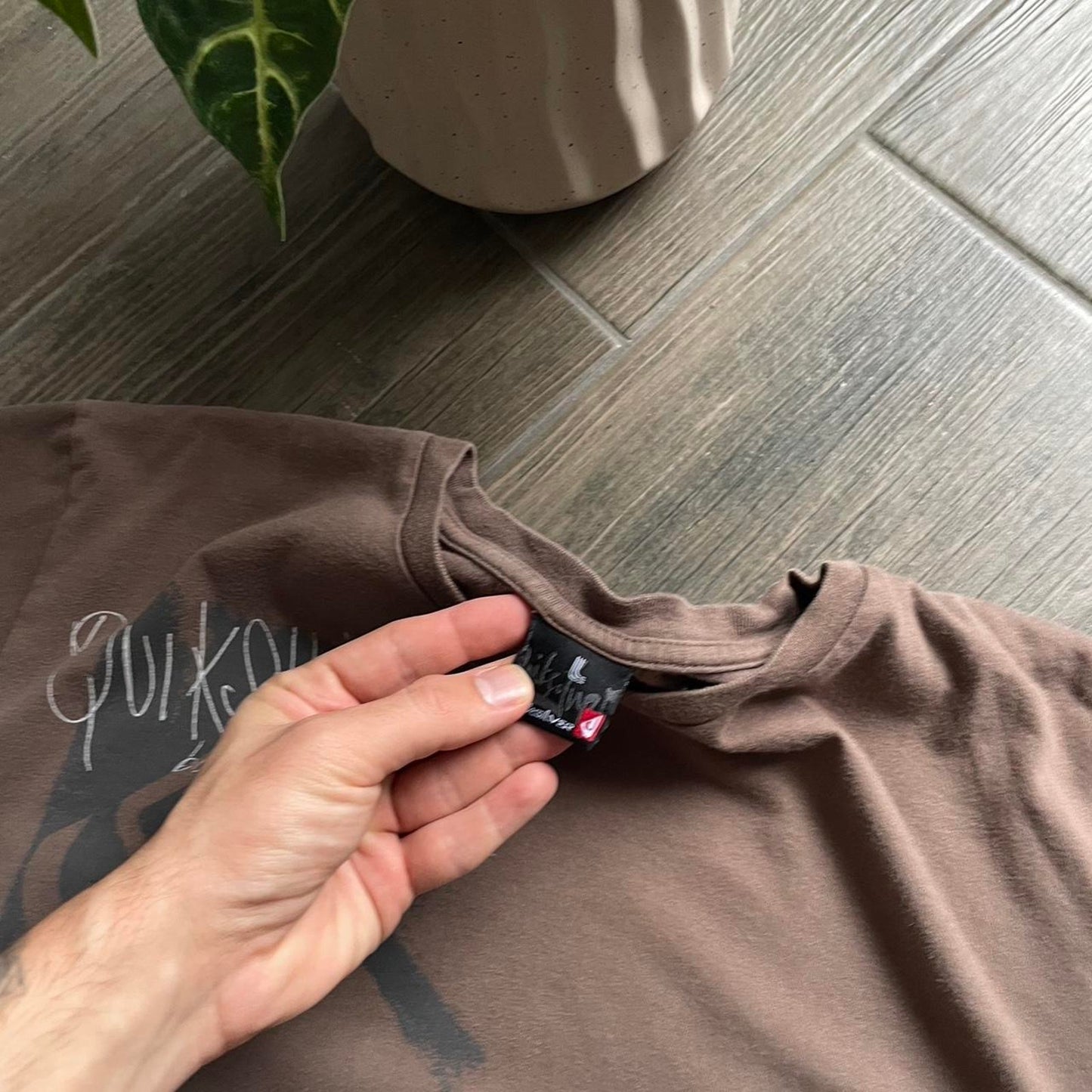 Quiksilver surf wear y2k vintage brown baggy M tee