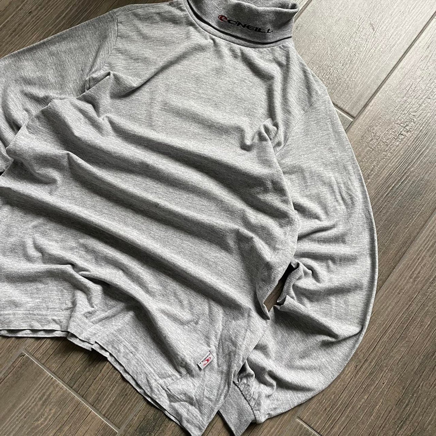 Oneill grey long sleeve baggy surf y2k S tee