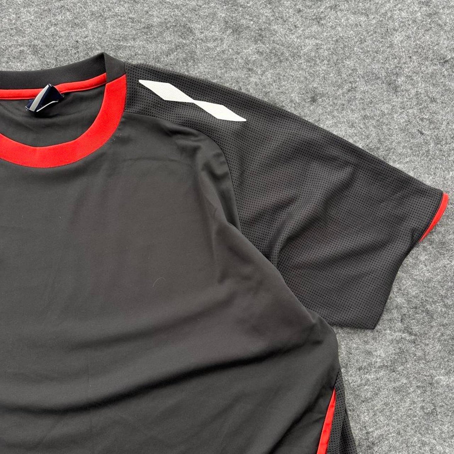 Umbro black red sportswear