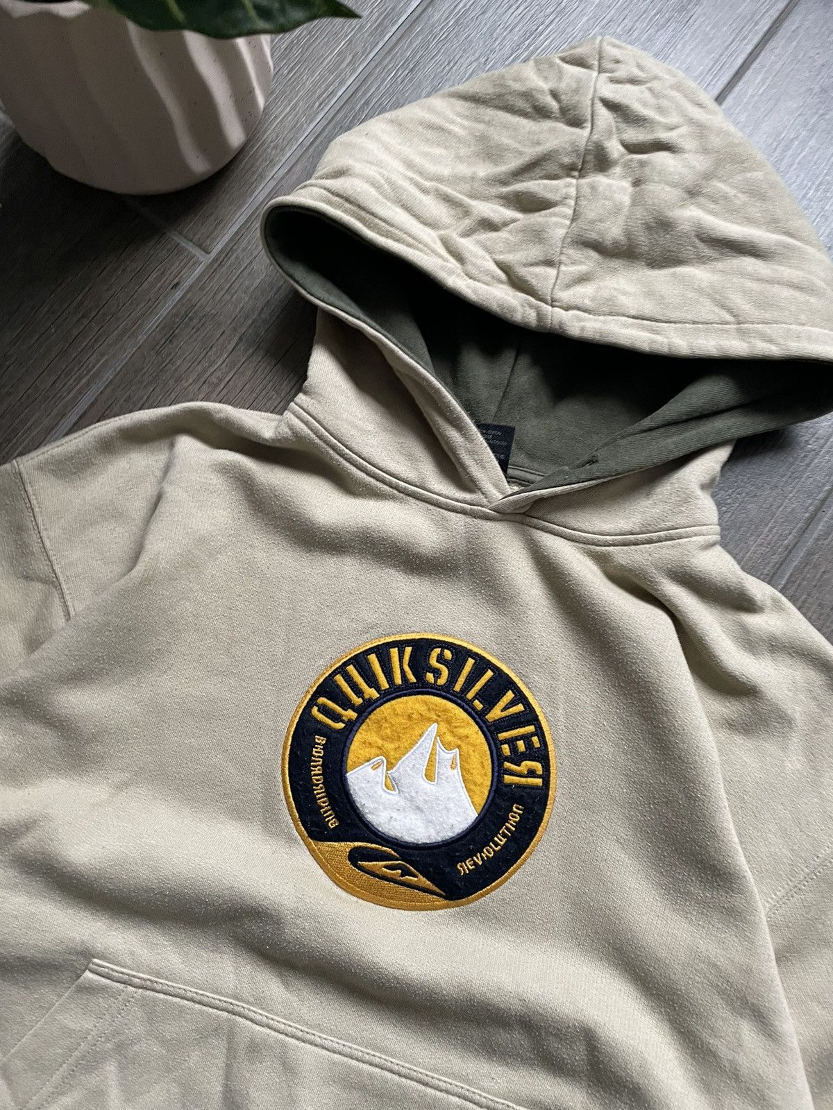 Quiksilver beige y2k sk8 hoodie