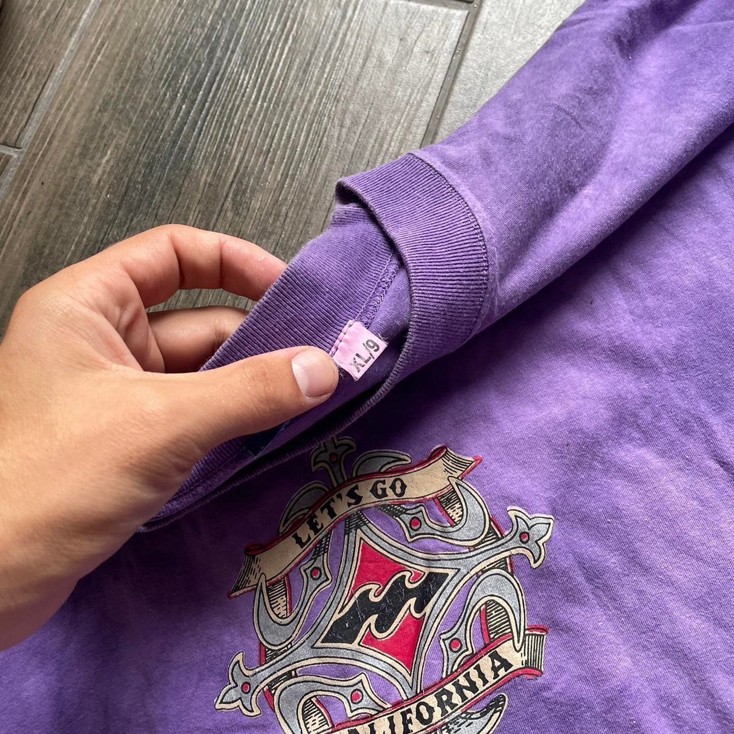 Billabong style 90s baggy tee