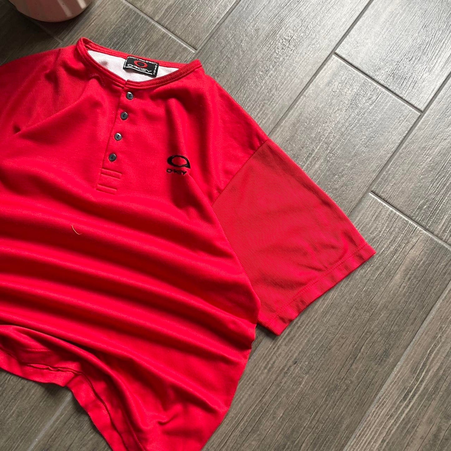 Oakley 90s red vintage tee