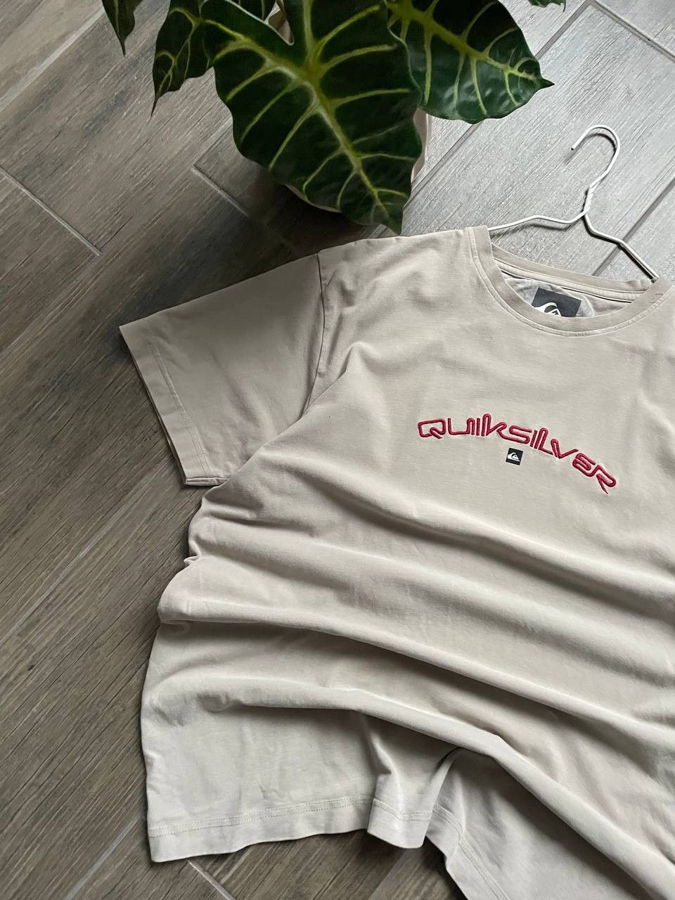 Quiksilver y2k beige baggy surf t-shirt