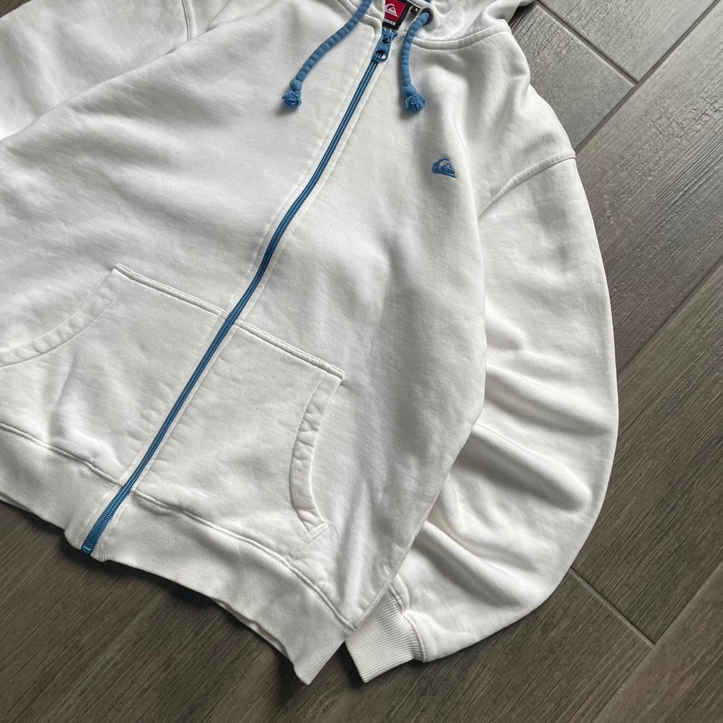 Quiksilver white y2k surf-wear M-L hoodie