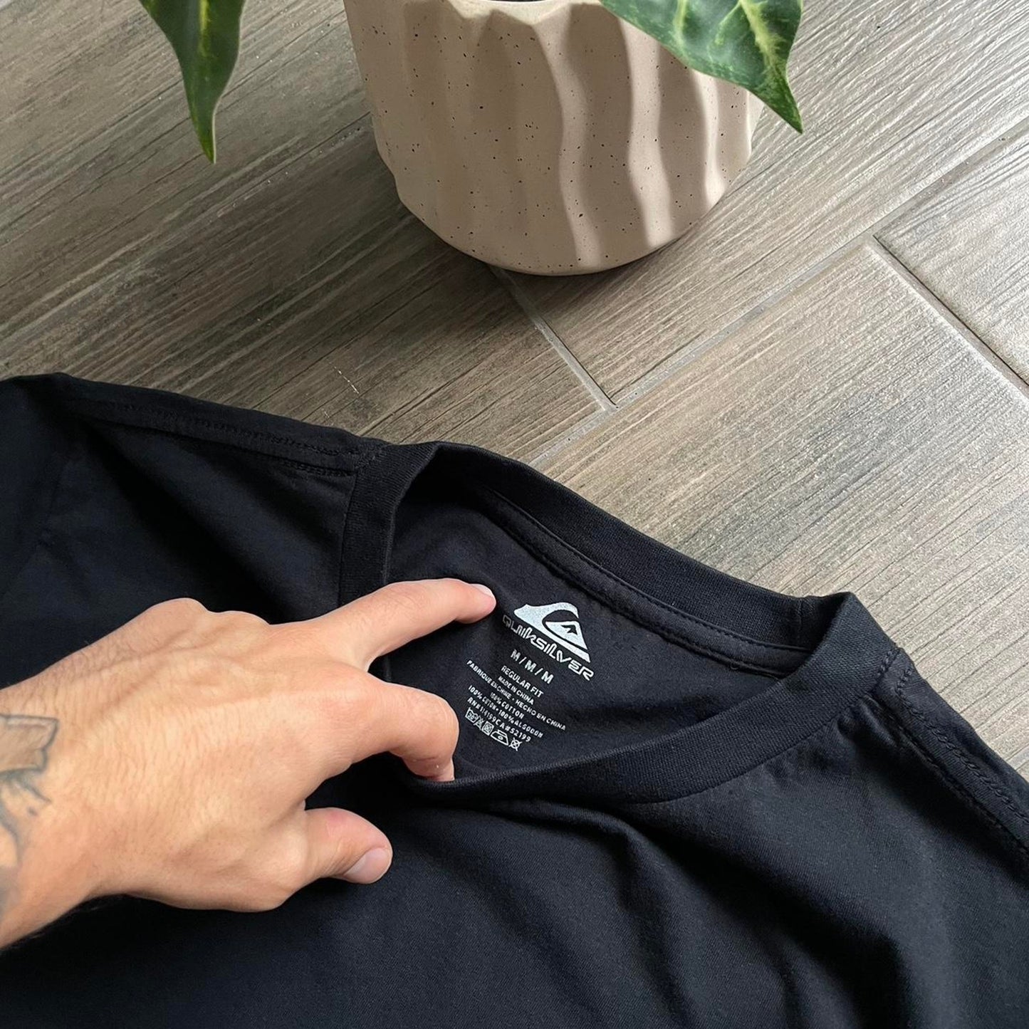 Quiksilver black big logo surf cotton t-shirt M