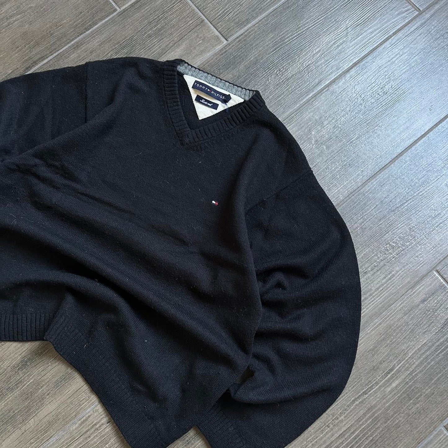 Tommy Hilfiger black wool L-XL sweater