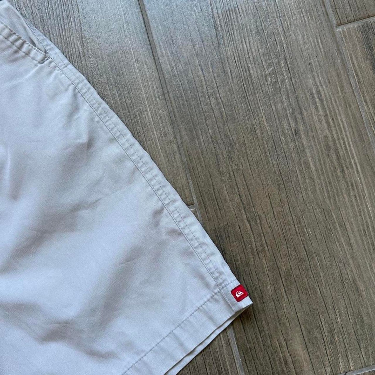 Quiksilver cream shorts size