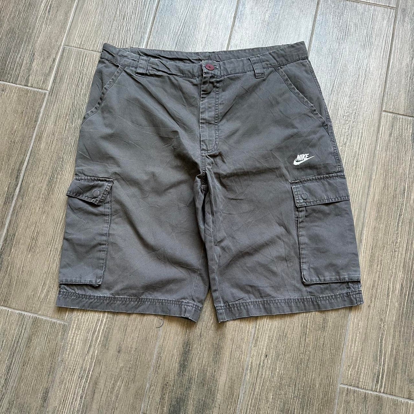 Nike grey cargo shorts Size L