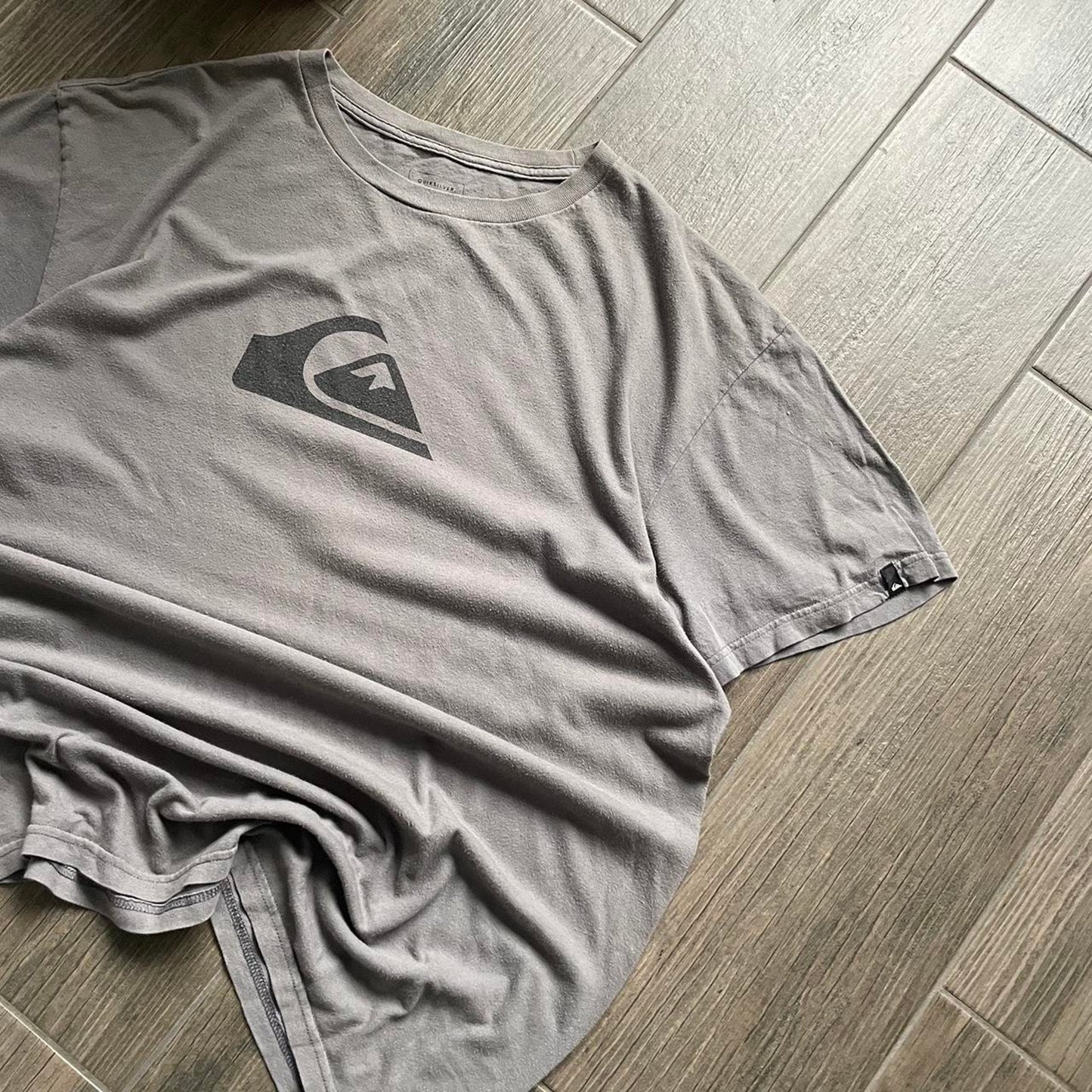 Quiksilver grey baggy surf y2k XL tee