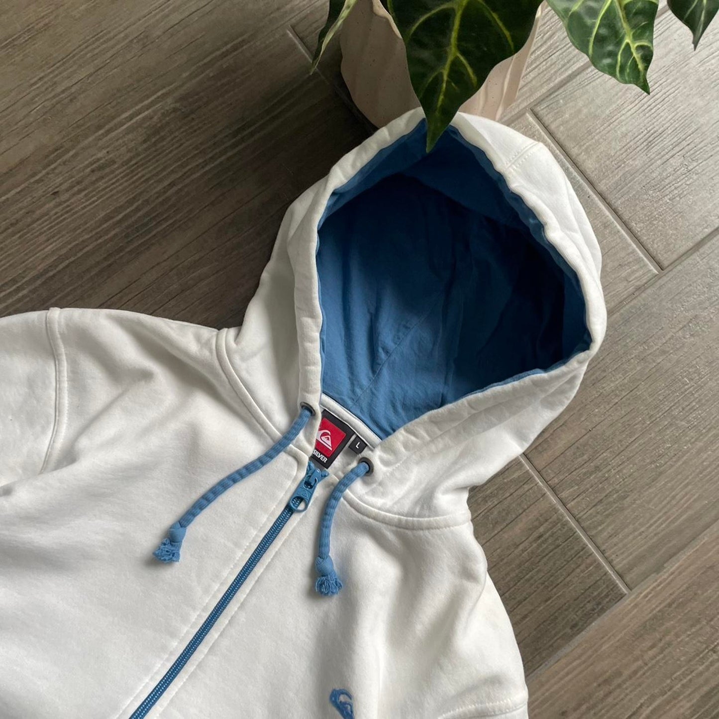 Quiksilver white y2k surf-wear M-L hoodie