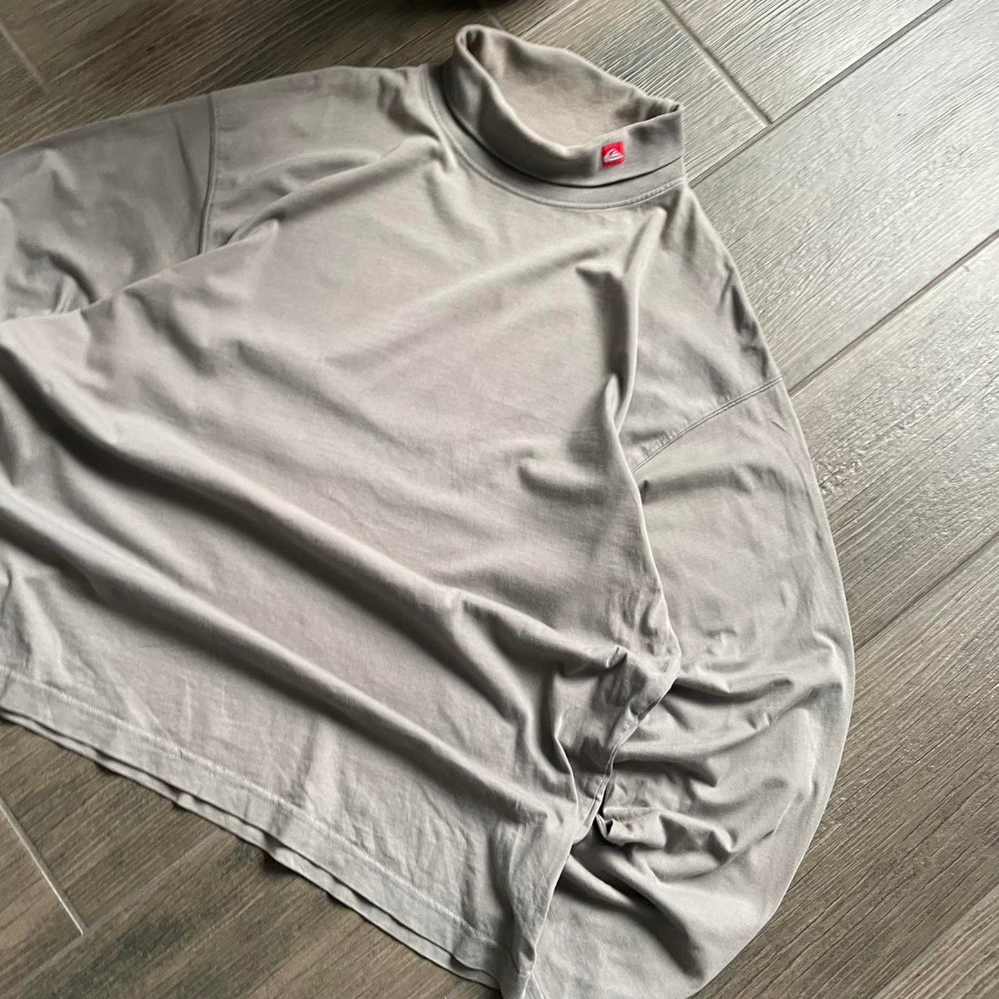 Quiksilver grey surf vintage golf tee